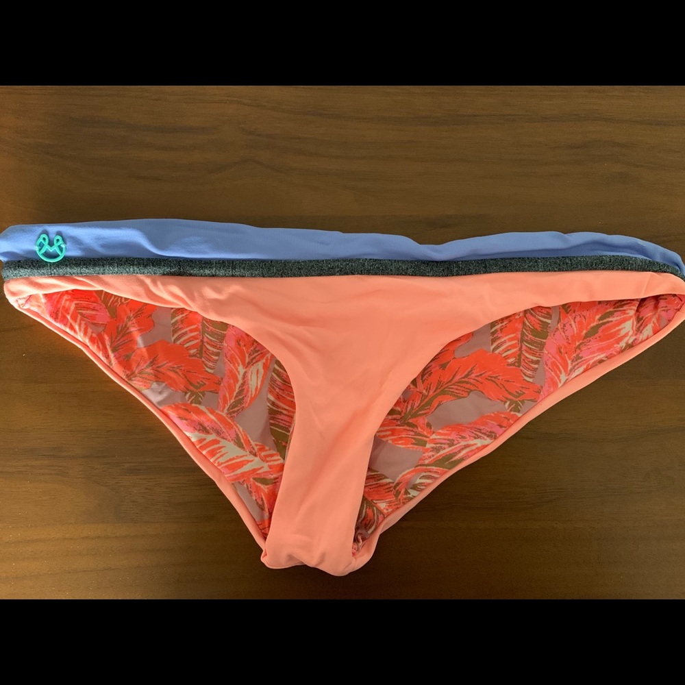 Maaji reversible bikini bottom. *BRAND NEW*